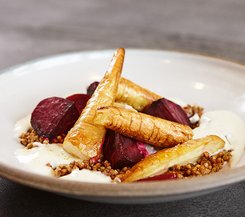 Gerösteter Buchweizen mit Rote Beete und Pastinaken Gerösteter Buchweizen mit Rote Beete und Pastinaken