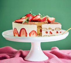 Eierlikör Tiramisu Torte Eierlikör-Tiramisu auf Tortenständer